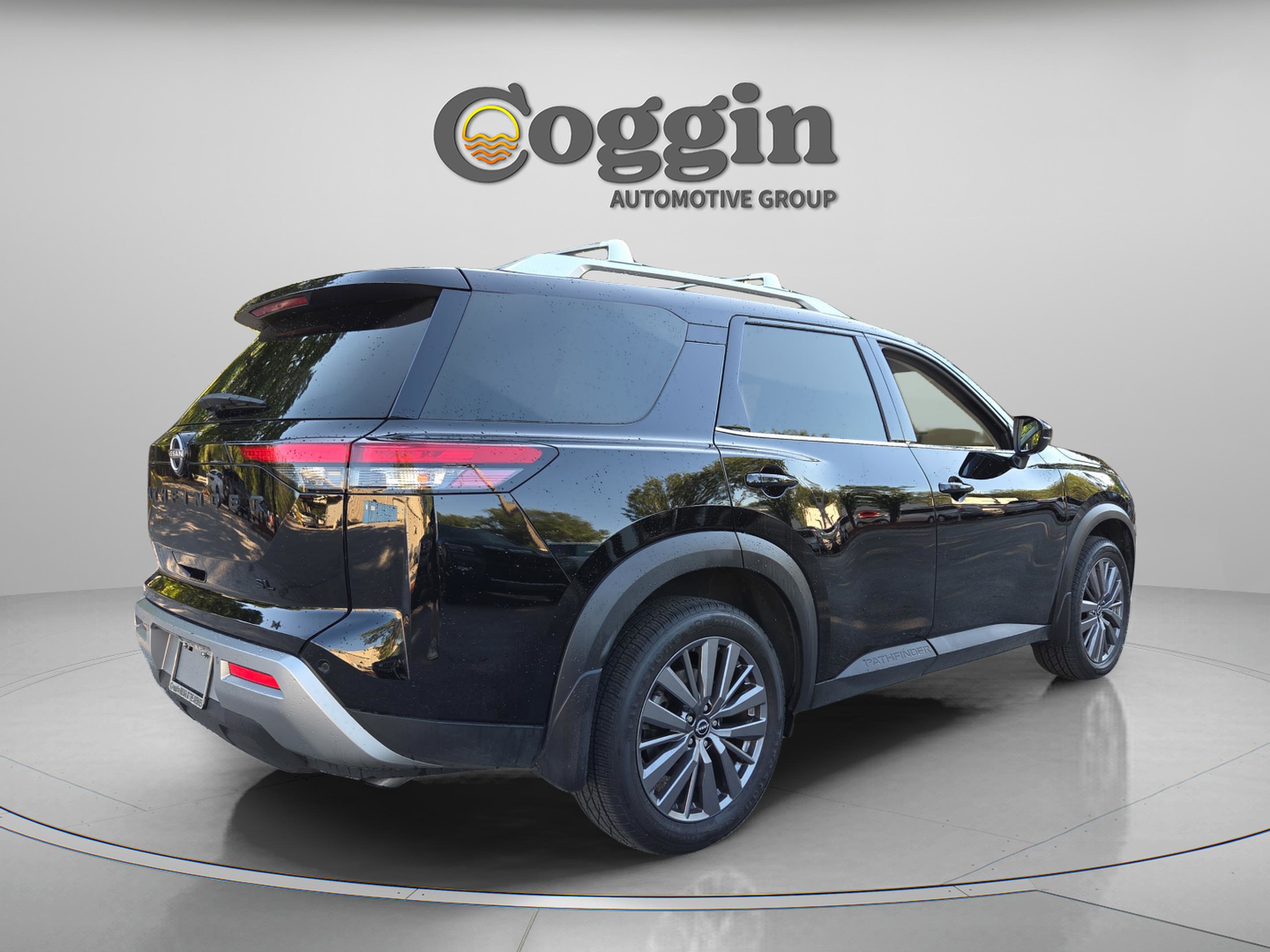 Used 2023 Nissan Pathfinder SL w/ SL Premium Package FWD image 5