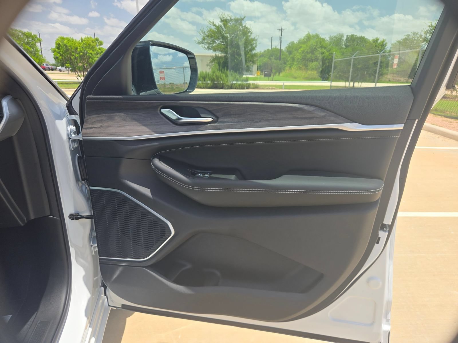 New 2026 Jeep Grand Cherokee Limited AWD/4WD image 23
