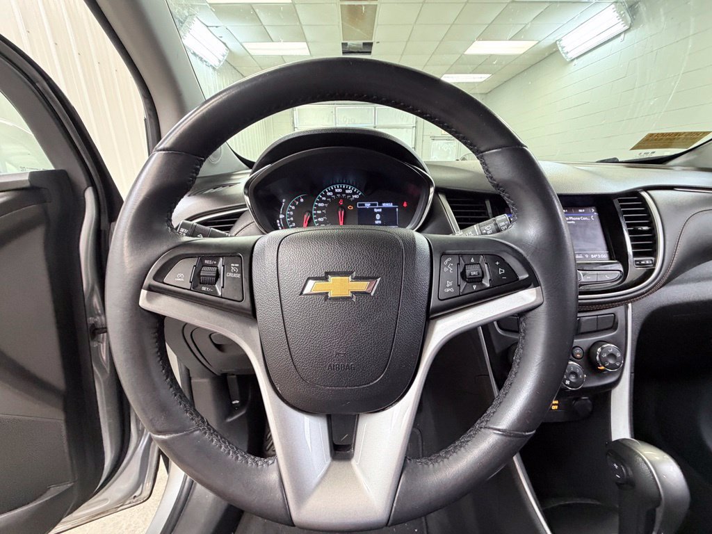 Used 2020 Chevrolet Trax LT w/ LT Convenience Package FWD image 38