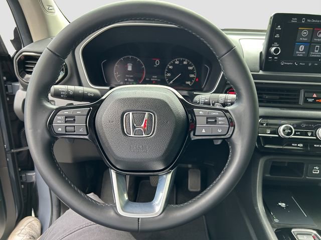 Used 2025 Honda Pilot Touring image 10