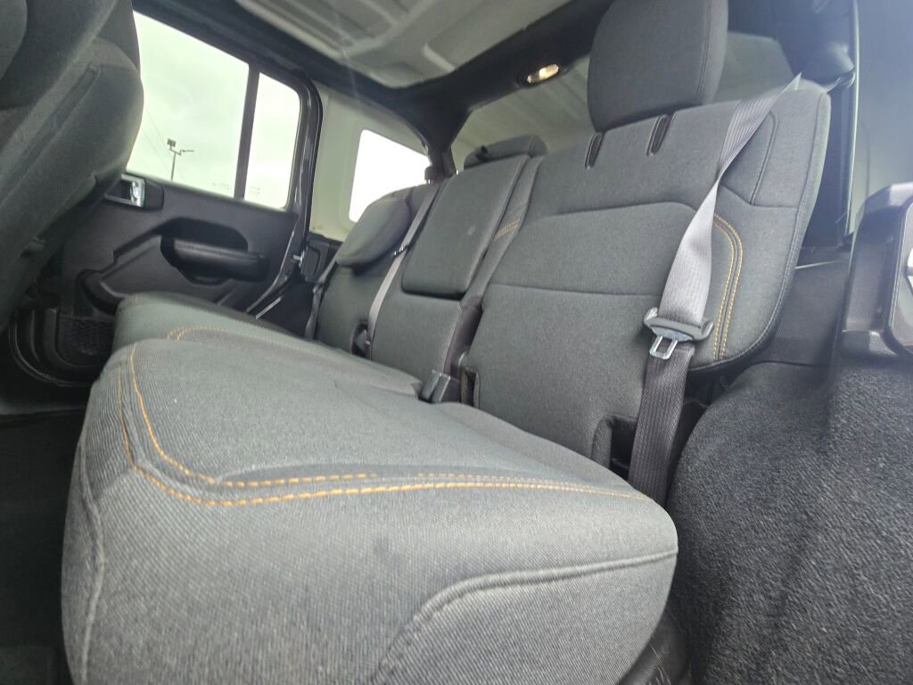 Used 2024 Jeep Wrangler Unlimited image 14