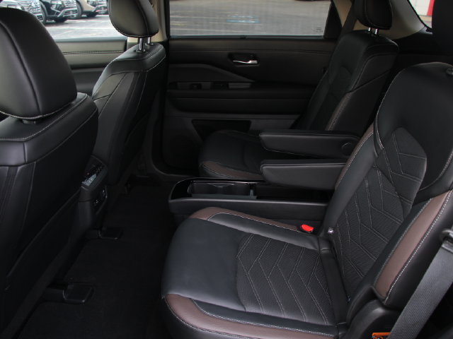 Certified 2025 Nissan Pathfinder Platinum AWD/4WD image 27