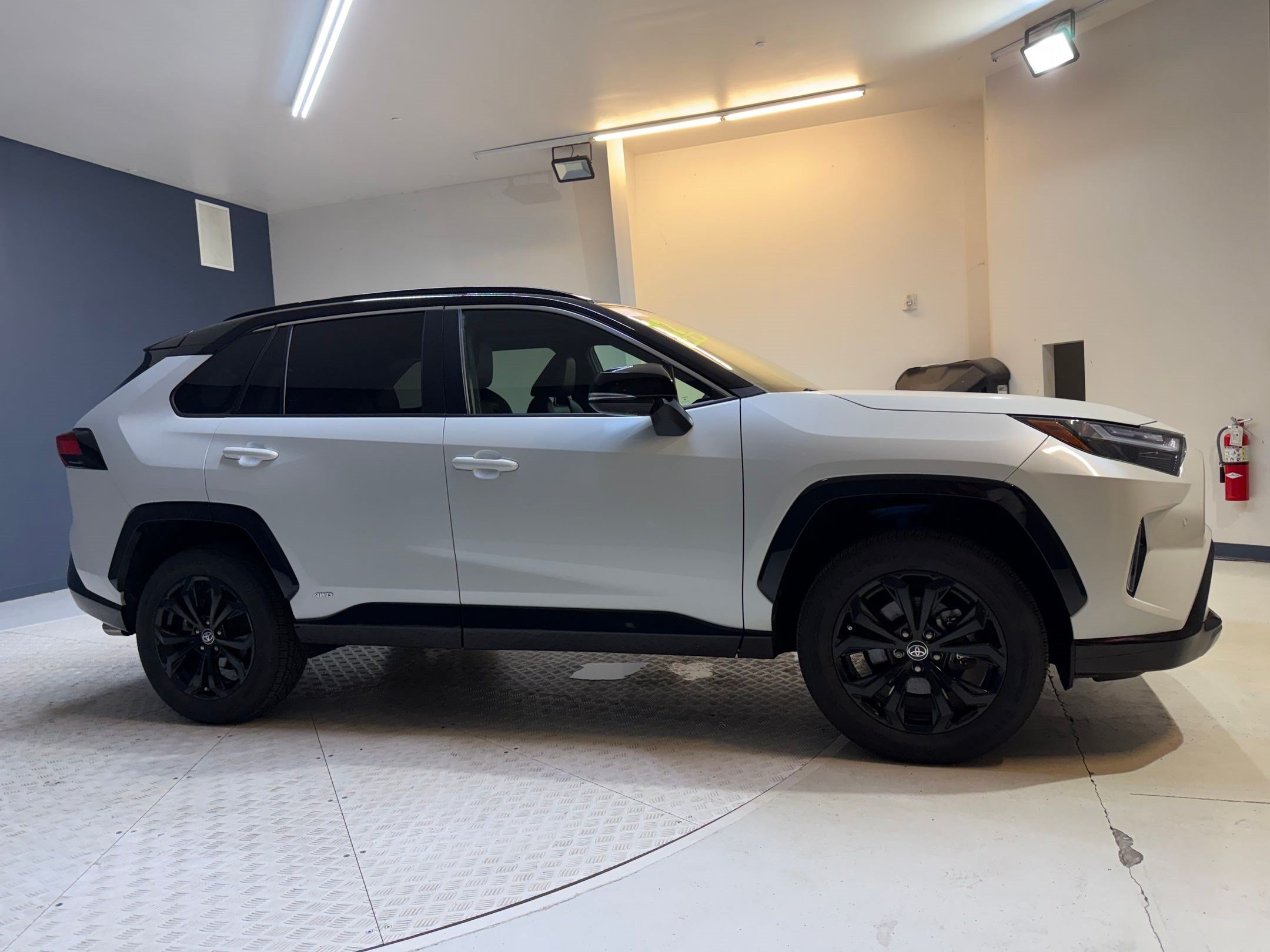 Used 2022 Toyota RAV4 XSE AWD/4WD image 8