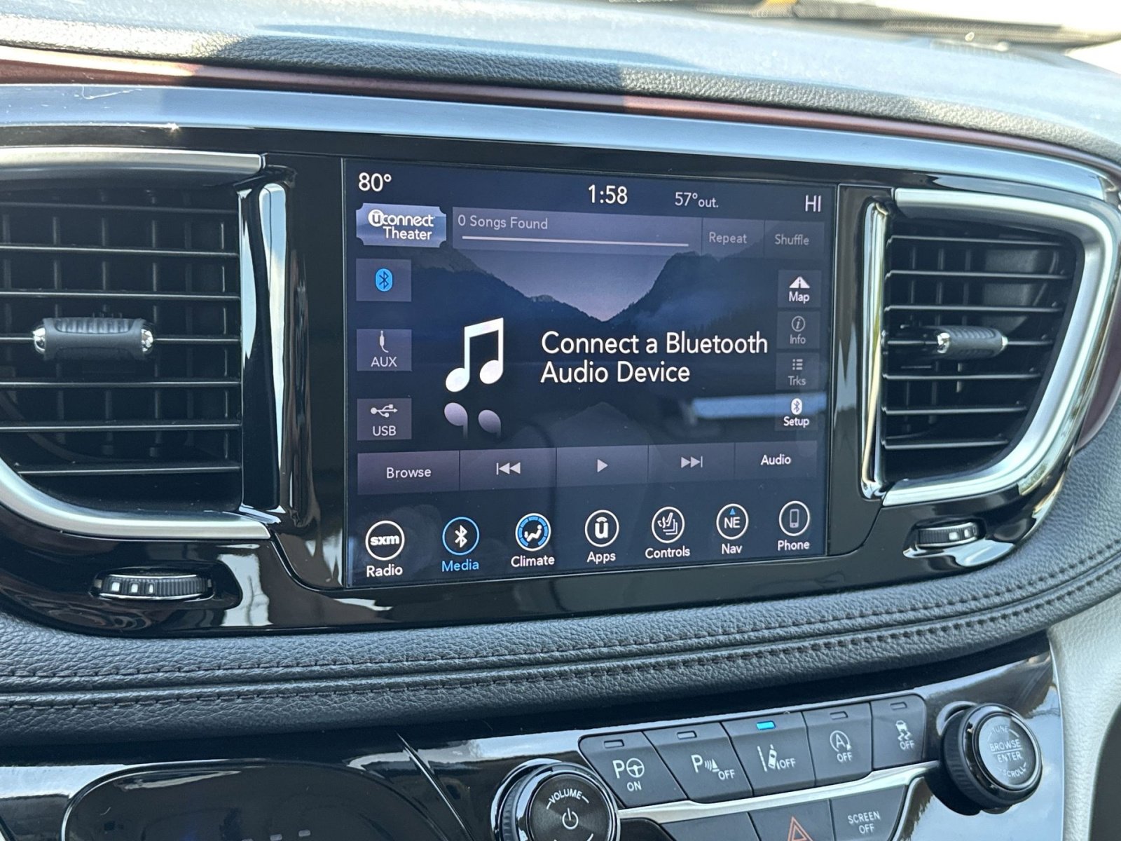 Used 2019 Chrysler Pacifica Limited w/ Advanced Safetytec Group FWD image 17
