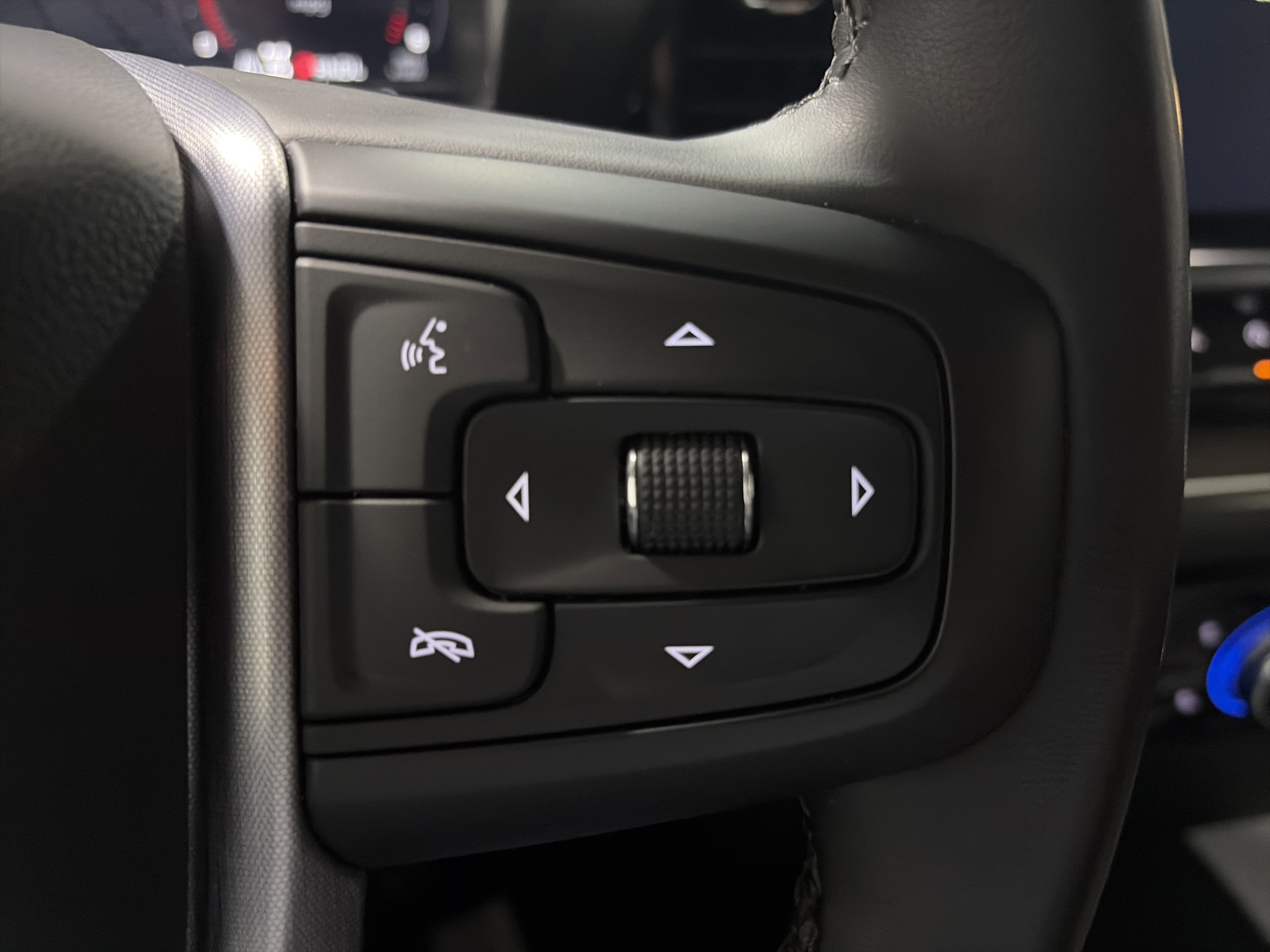 Used 2024 GMC Sierra 1500 SLT image 15