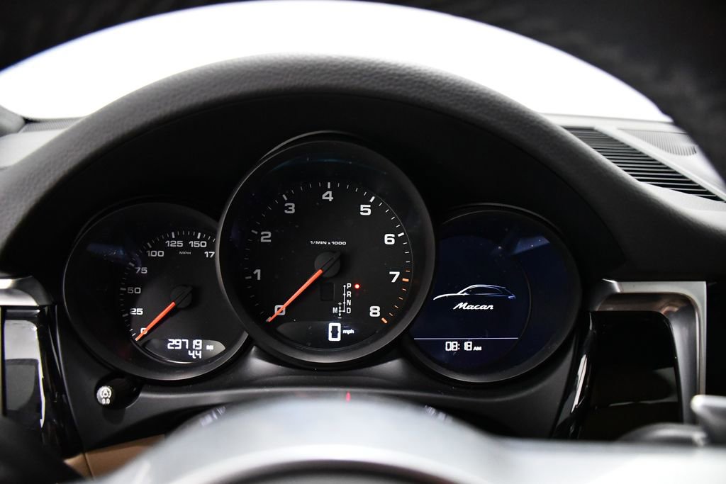 Used 2021 Porsche Macan image 11