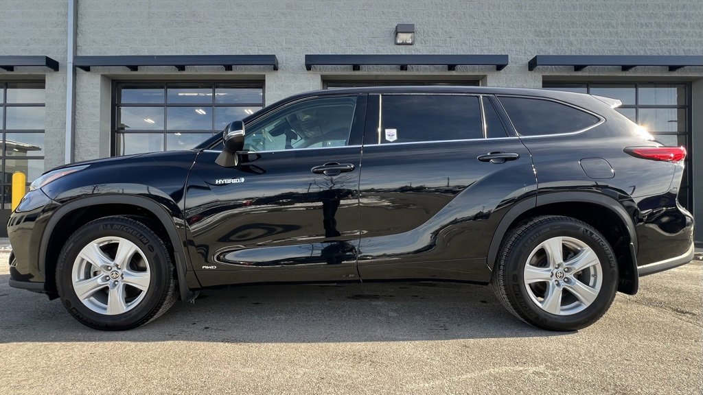 Used 2021 Toyota Highlander LE image 4