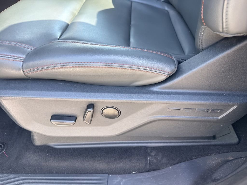 Used 2025 Ford Expedition Active AWD/4WD image 19