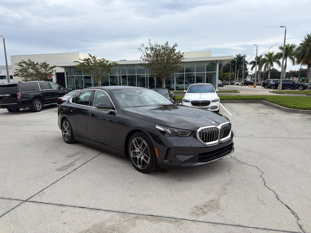 Used 2024 BMW i5 eDrive40i w/ Premium Package RWD image 1