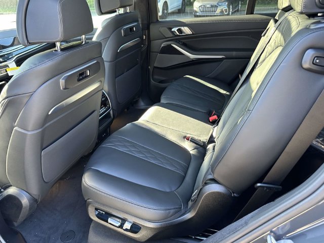 New 2027 BMW X7 xDrive40i w/ M Sport Package AWD/4WD image 8