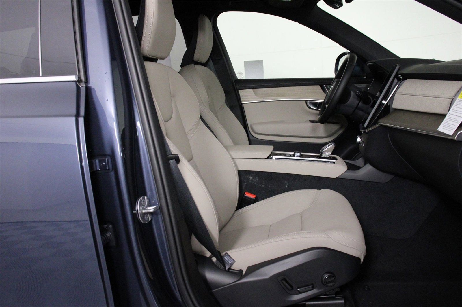 New 2026 Volvo XC90 B6 Plus image 10