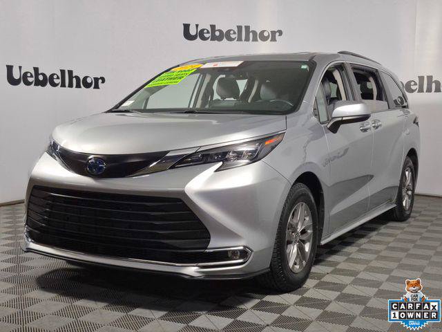 Certified 2024 Toyota Sienna XLE FWD image 3