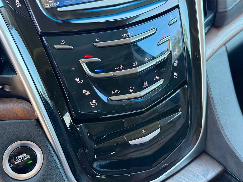 Used 2020 Cadillac Escalade Luxury RWD image 36
