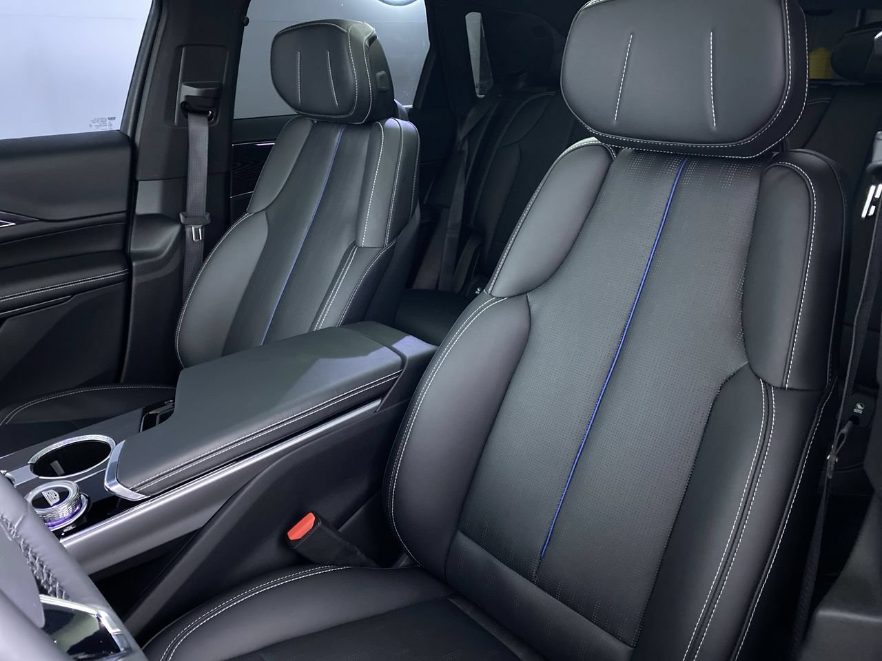 Certified 2024 Cadillac Lyriq Sport AWD/4WD image 11