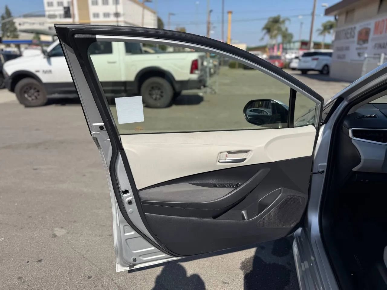 Used 2020 Toyota Corolla LE w/ Carpet Mat Package (TMS) FWD image 20