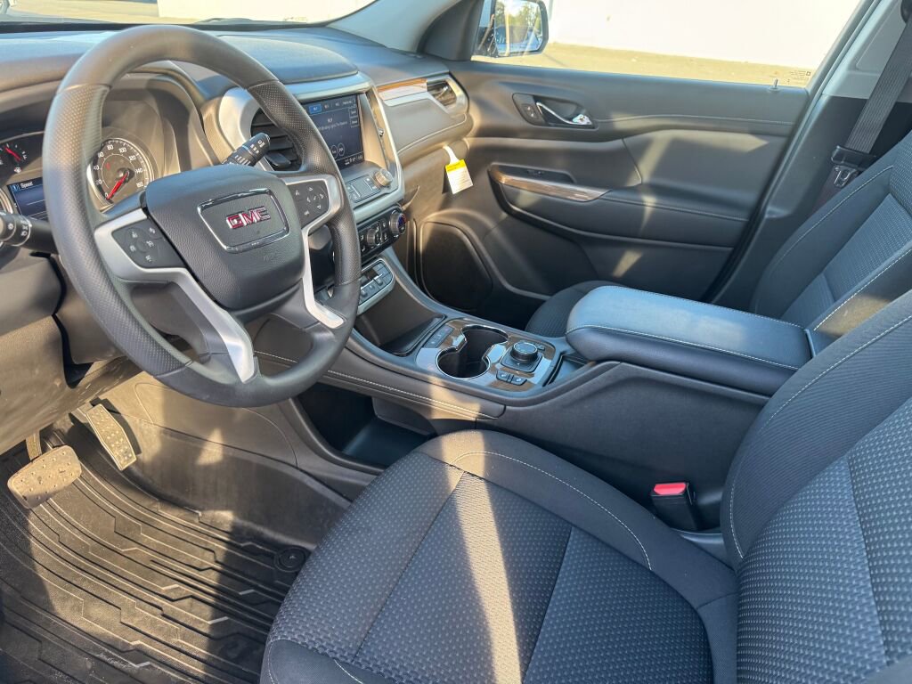 Used 2023 GMC Acadia SLE w/ Driver Convenience Package image 9