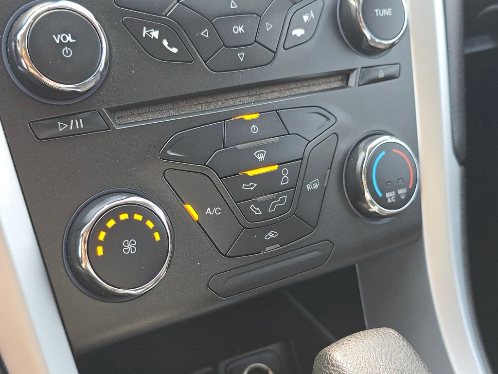 Used 2016 Ford Fusion SE FWD image 32