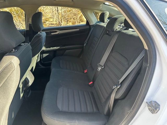 Used 2018 Ford Fusion SE image 16