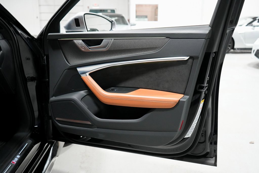 Used 2021 Audi RS 6 w/ Executive Package image 38