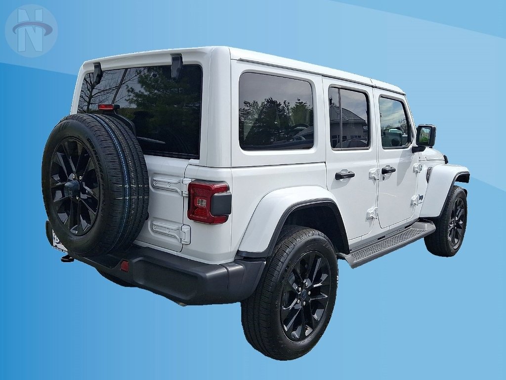 Used 2025 Jeep Wrangler Unlimited Sahara AWD/4WD image 12