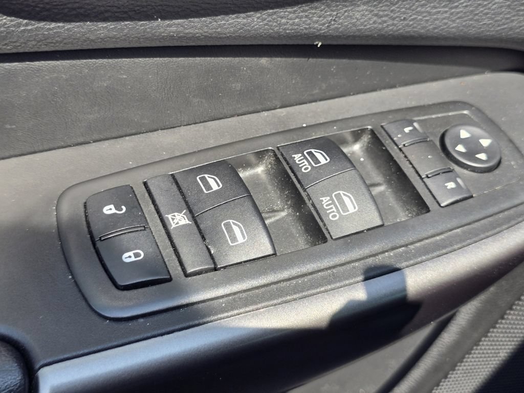 Used 2019 Jeep Cherokee Latitude Plus w/ Comfort/Convenience Group FWD image 21