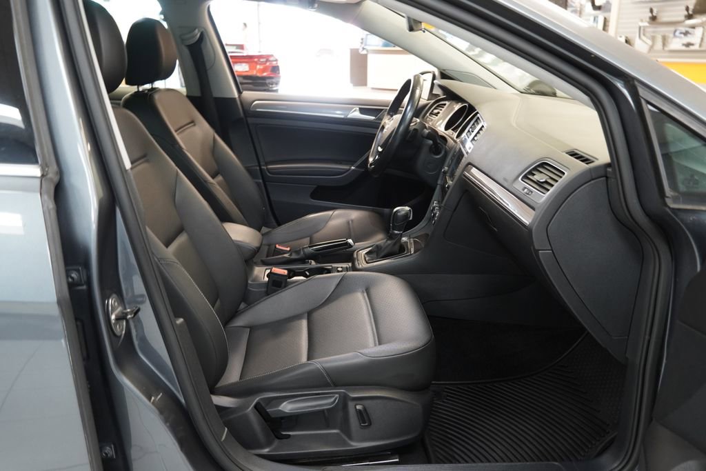 Used 2017 Volkswagen Golf Alltrack image 28
