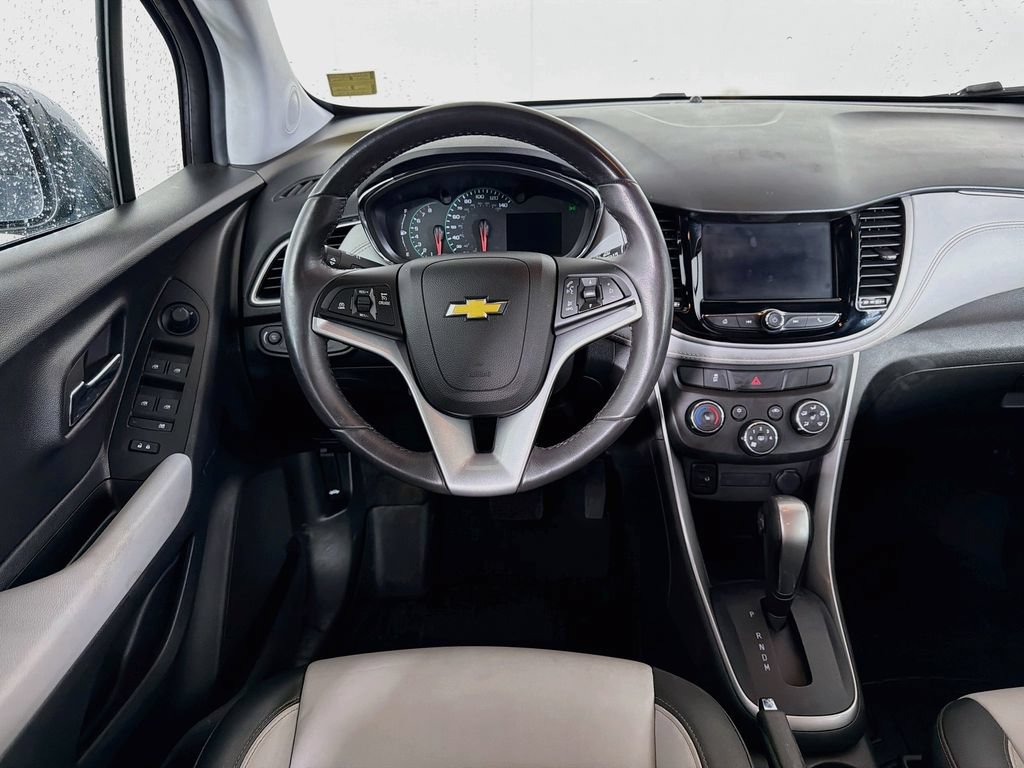 Used 2022 Chevrolet Trax LT w/ Premium Seat Package AWD/4WD image 19
