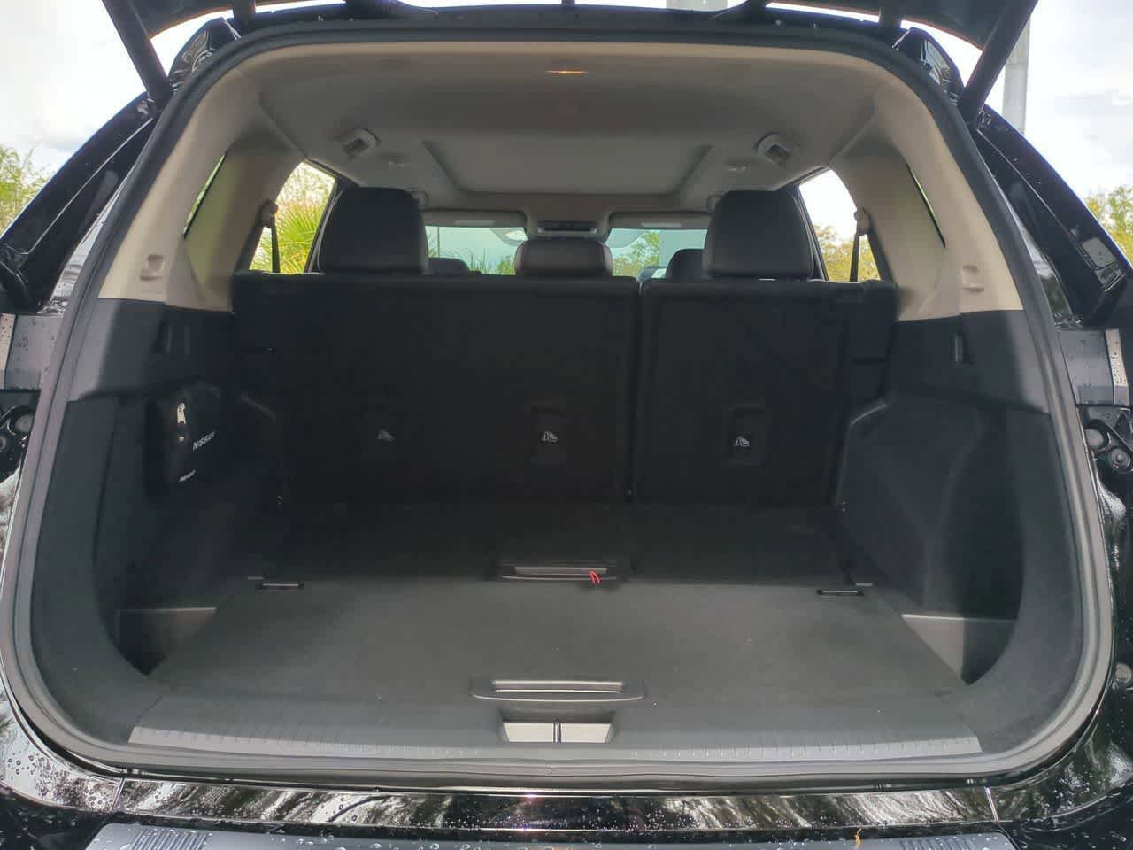 Used 2025 Nissan Rogue Platinum FWD image 36