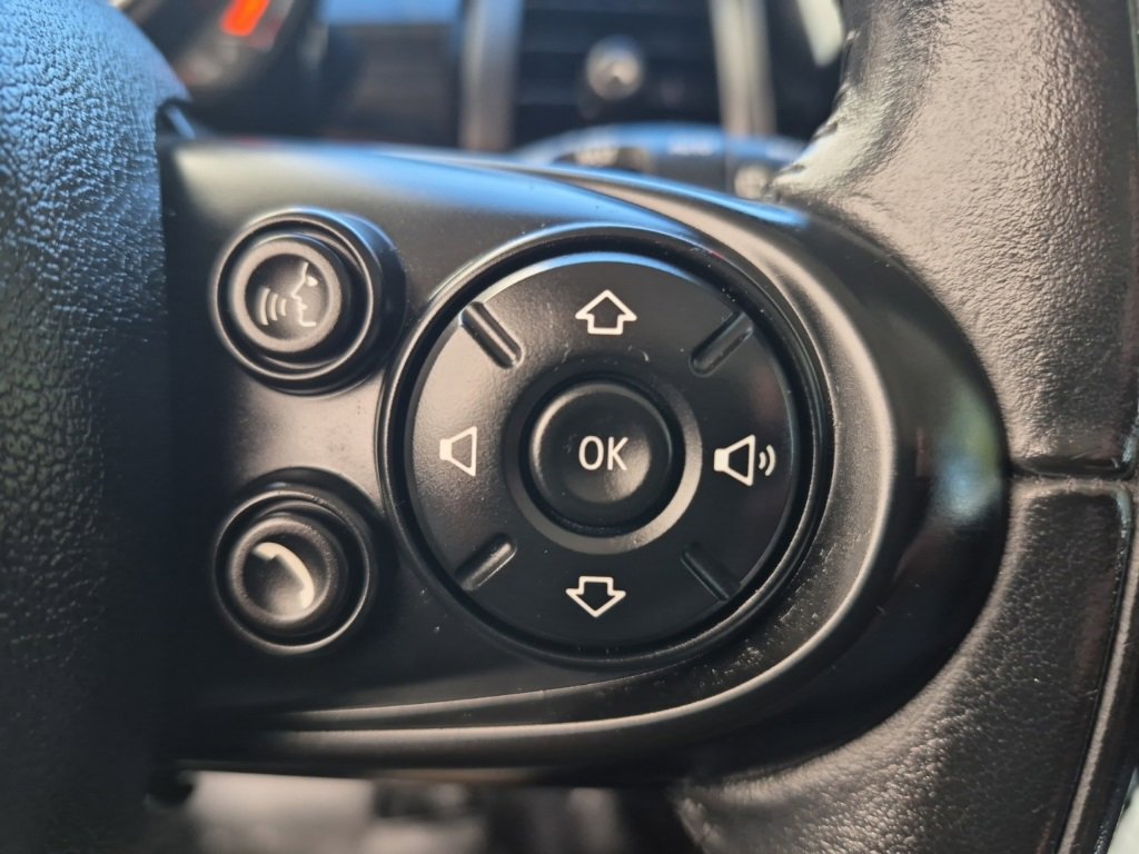 Used 2019 MINI Cooper 2-Door Hardtop w/ Signature Upholstery Package image 16