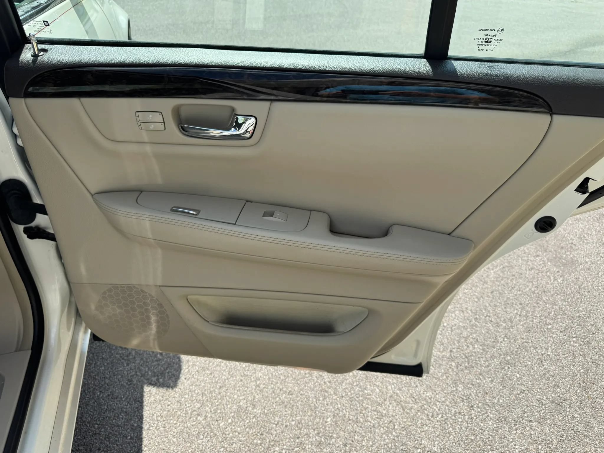 Used 2008 Cadillac DTS FWD image 20