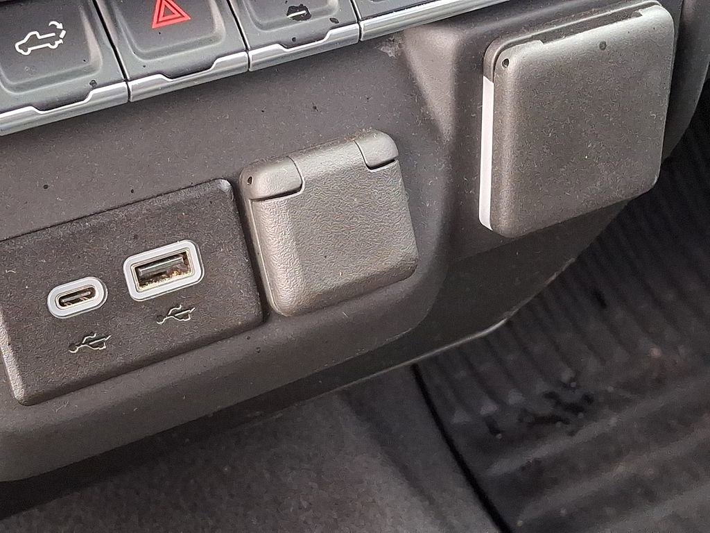 Used 2025 Chevrolet Silverado 1500 Custom image 23