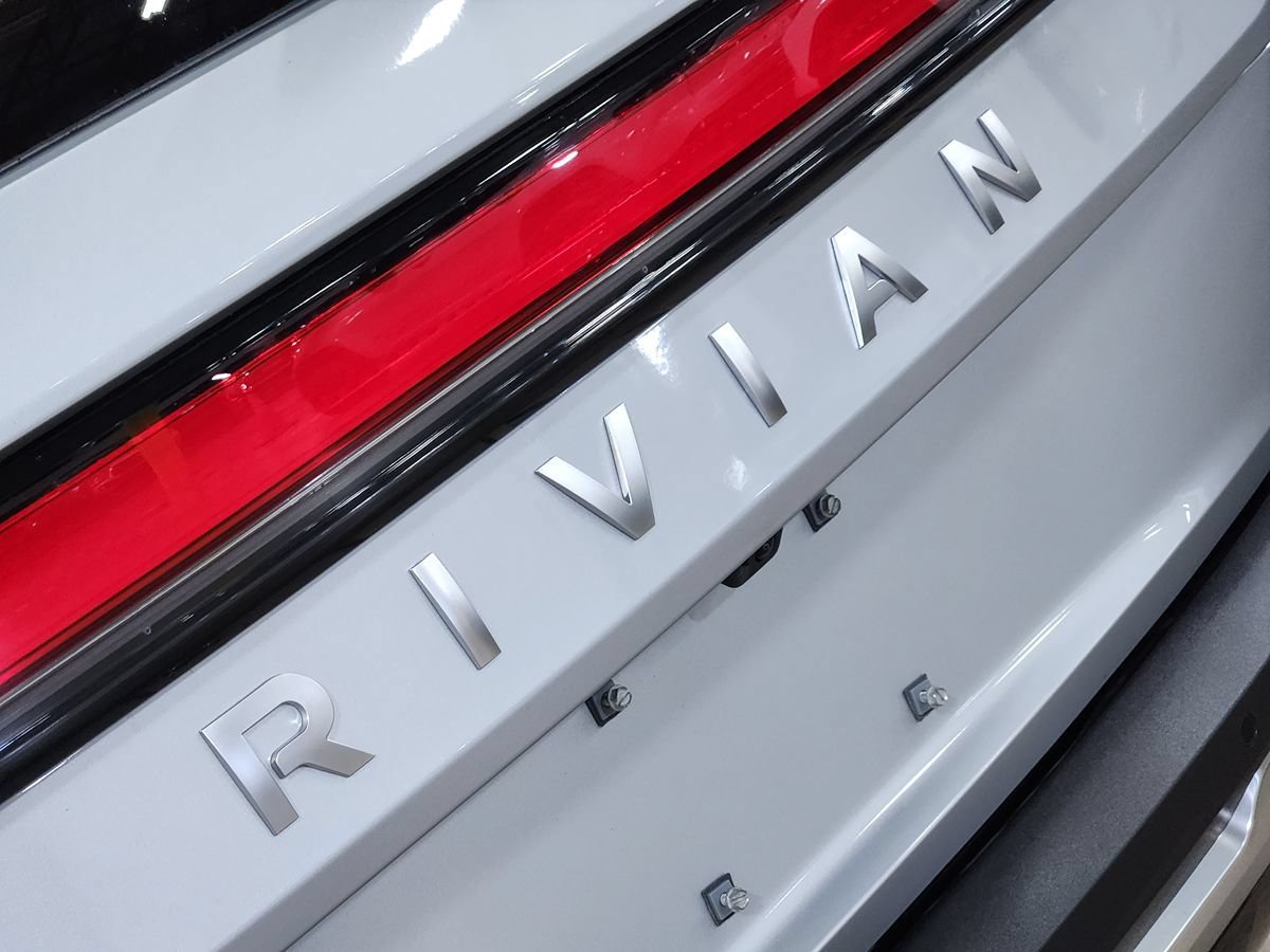 Used 2024 Rivian R1S Adventure Dual AWD/4WD image 25