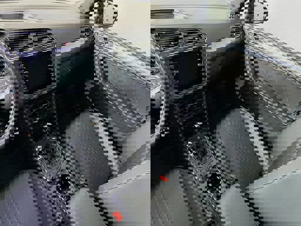 Used 2023 Volkswagen Tiguan SE R-Line image 12