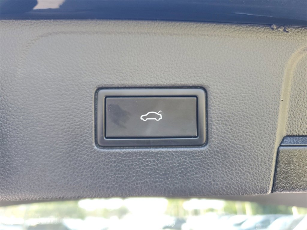 Used 2021 Volkswagen Atlas SE w/ Towing Package image 9