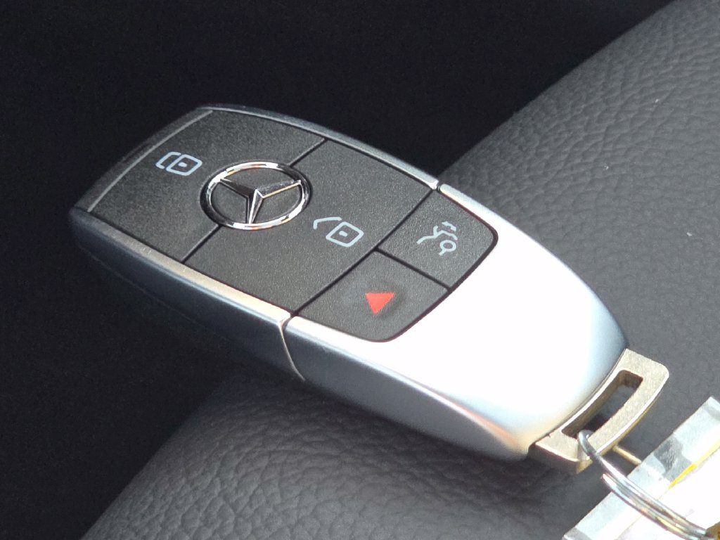 New 2026 Mercedes-Benz GLB 250 4MATIC image 38