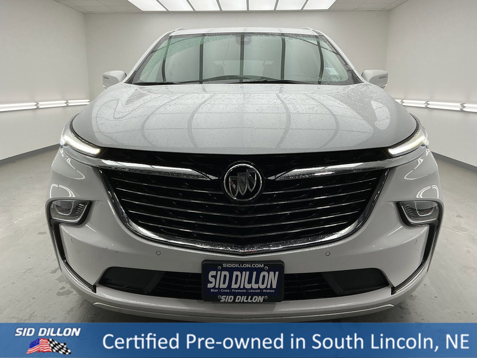 Used 2023 Buick Enclave Essence image 2