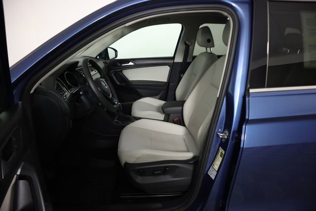 Used 2020 Volkswagen Tiguan SE w/ Panoramic Sunroof Package image 27