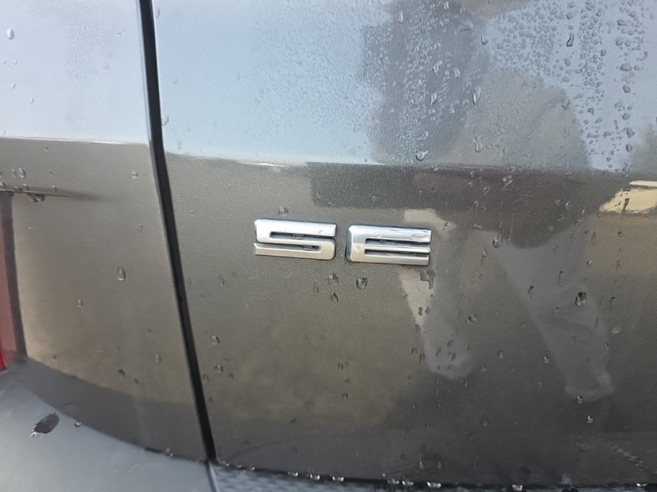 Used 2020 Ford Escape SE image 16