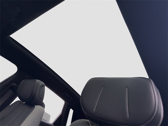 Used 2024 Cadillac Lyriq Tech image 24