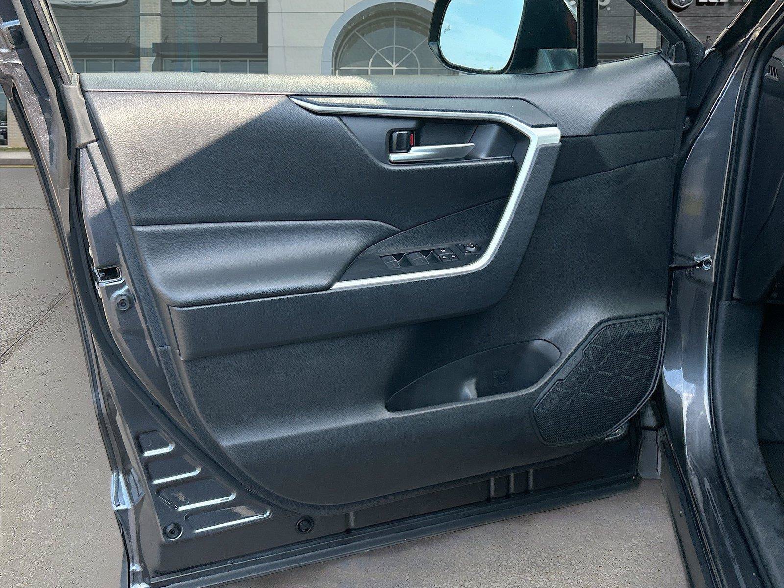 Used 2025 Toyota RAV4 XLE FWD image 22