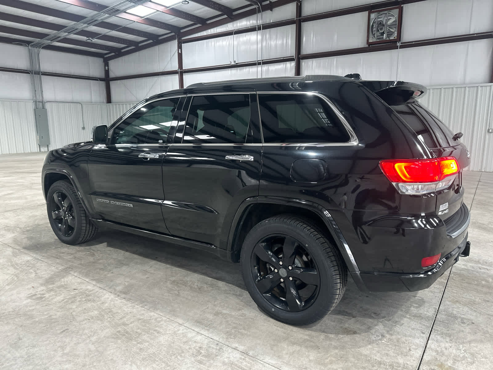 Used 2017 Jeep Grand Cherokee Overland AWD/4WD image 3