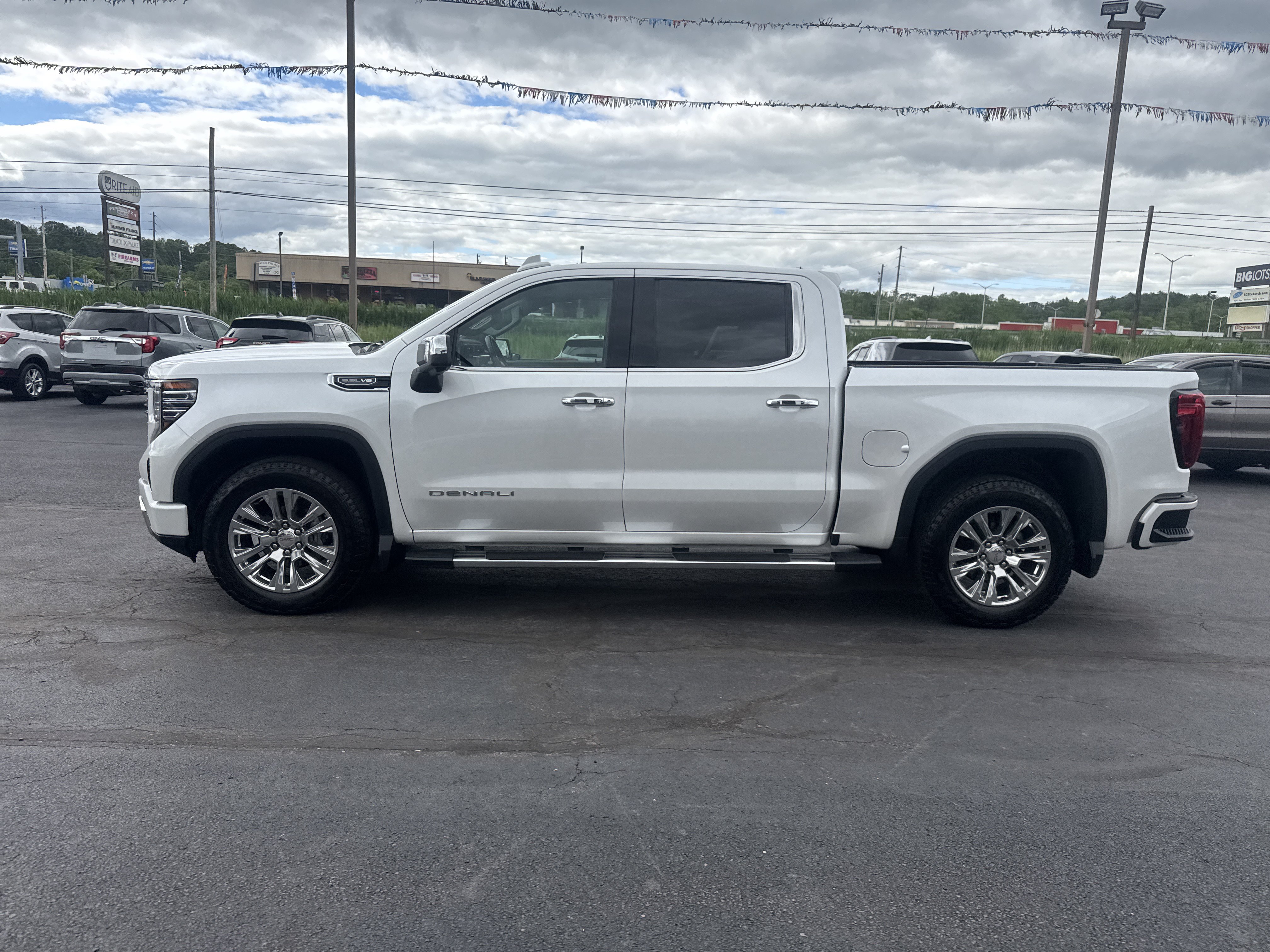 Used 2024 GMC Sierra 1500 Denali w/ Technology Package AWD/4WD image 8