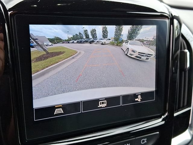 Used 2023 Chevrolet Traverse LT FWD image 18