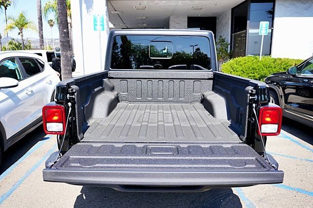 New 2025 Jeep Gladiator Sport S image 18