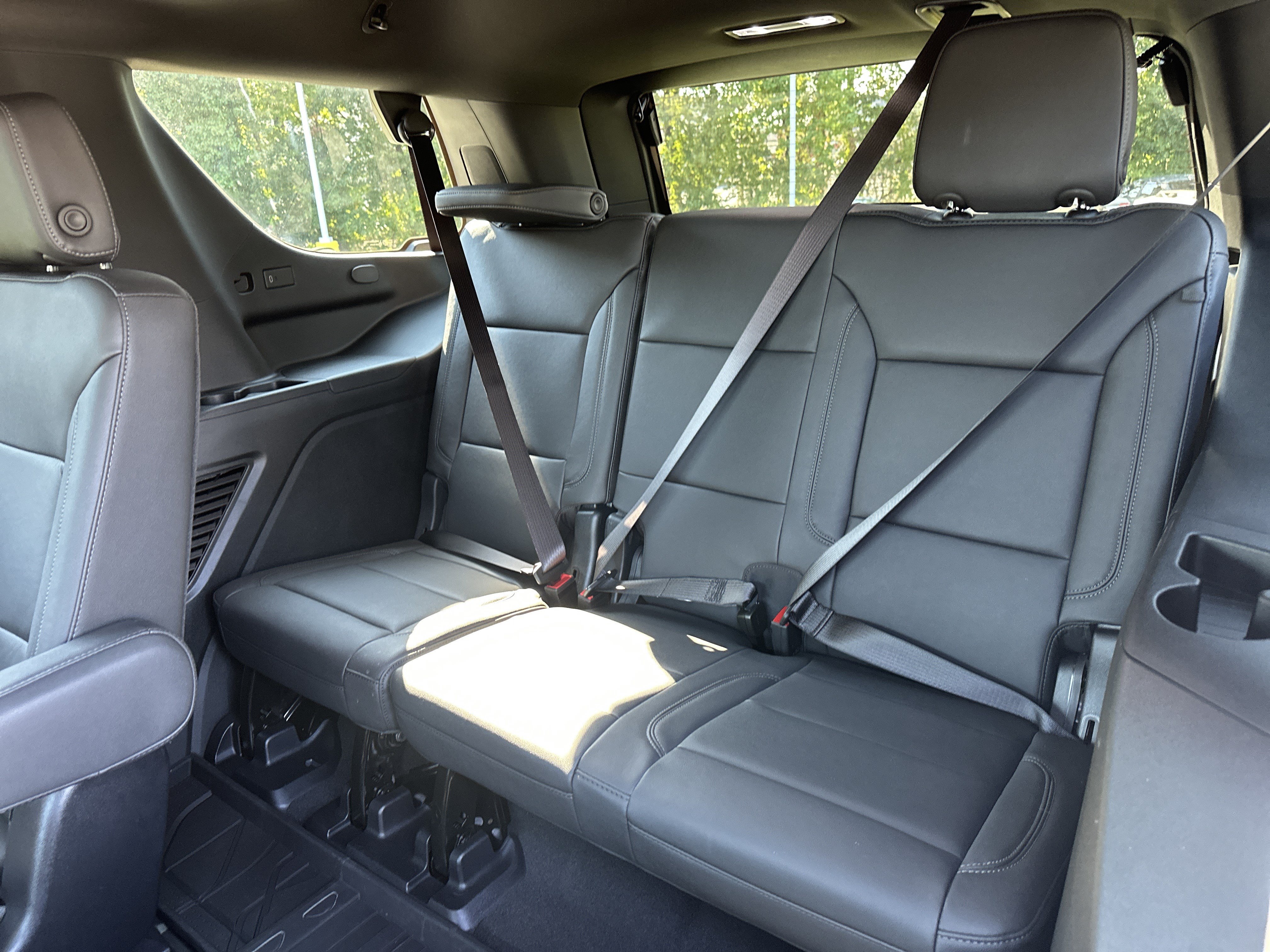 Used 2025 Chevrolet Tahoe Z71 w/ Comfort Package AWD/4WD image 33