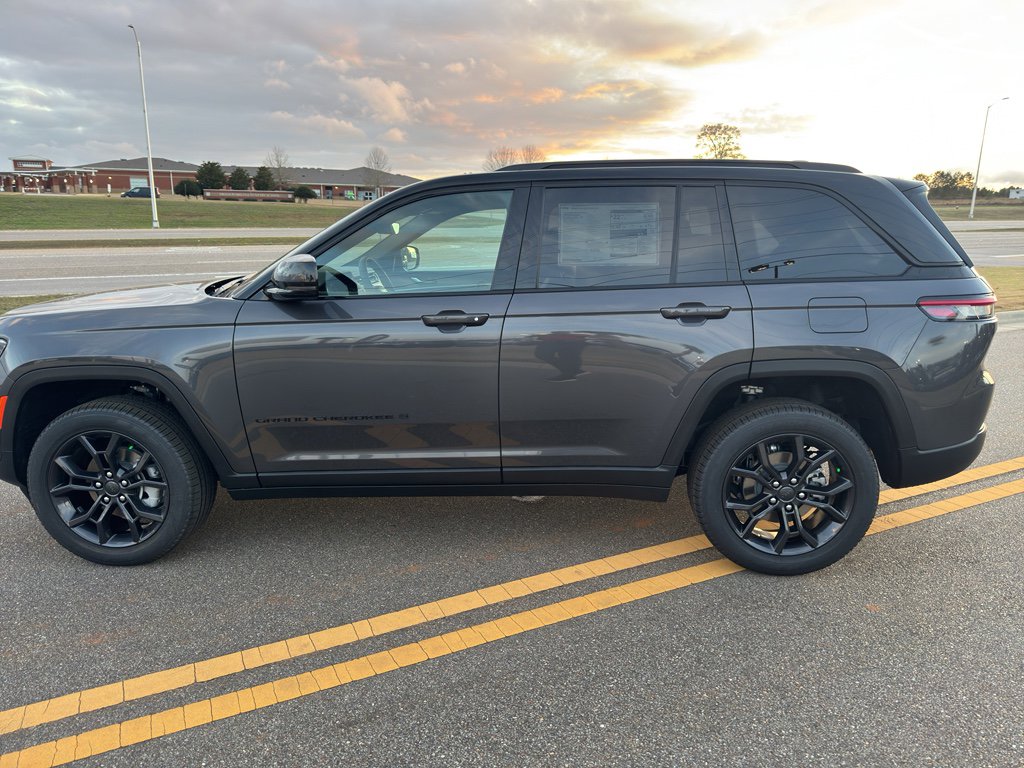 New 2025 Jeep Grand Cherokee Limited AWD/4WD image 15