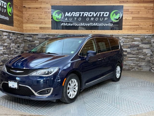 Used 2018 Chrysler Pacifica Touring-L FWD image 6