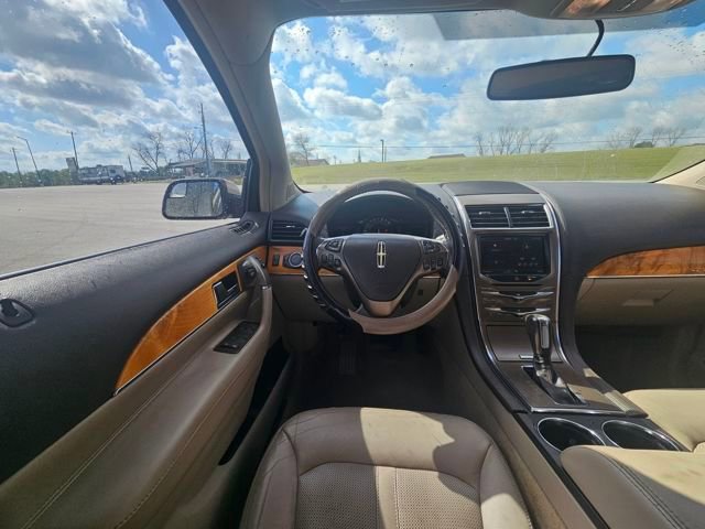 Used 2014 Lincoln MKX FWD w/ Walnut Swirl Wood Package image 13