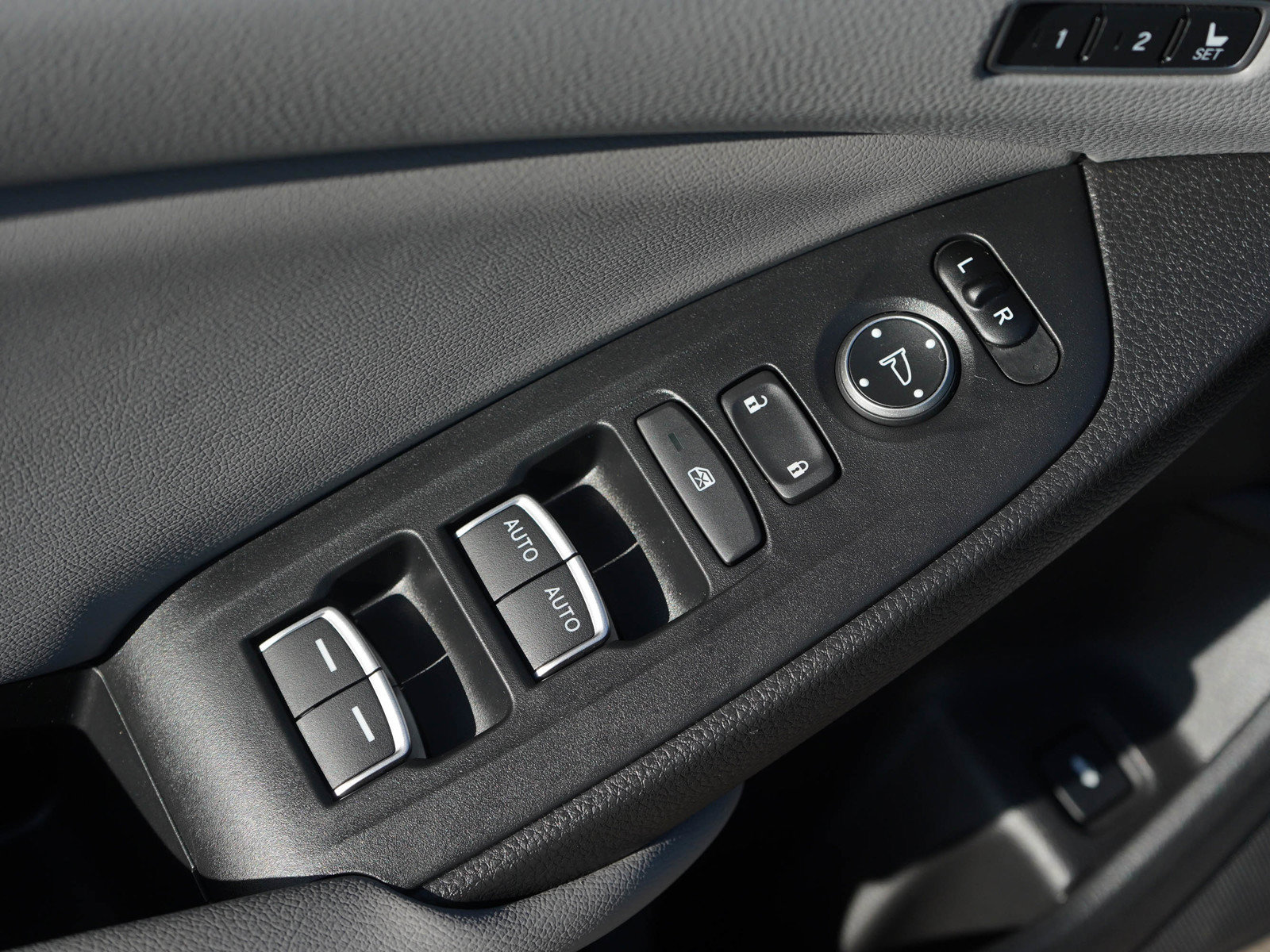 Used 2018 Honda Accord EX-L image 19