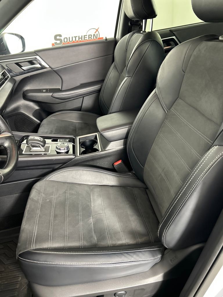 Used 2024 Mitsubishi Outlander SE Black Edition image 11